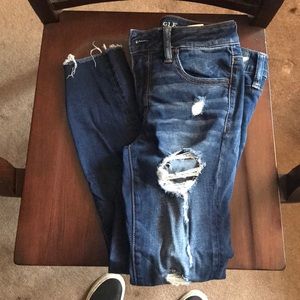 Jegging crop very distressed very stretchy